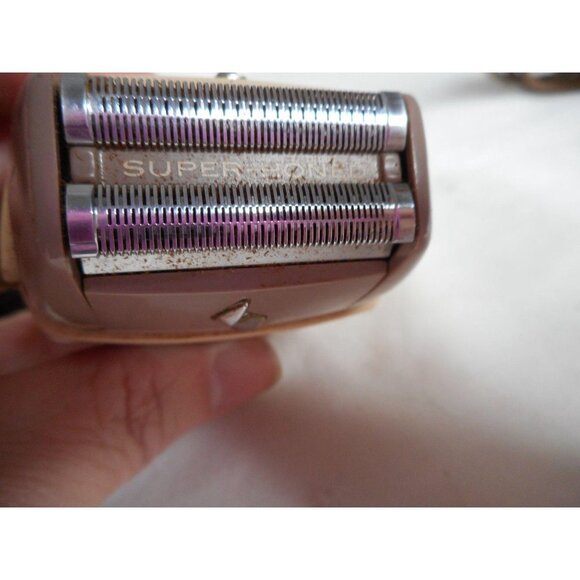 Vintage Schick Super Honed Electric Razor in case - Picture 10 of 10